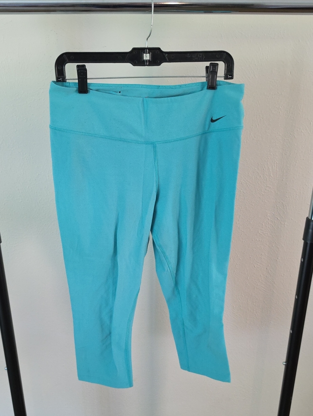 Nike Aqua Capri Workout Leggings with Black Swoosh